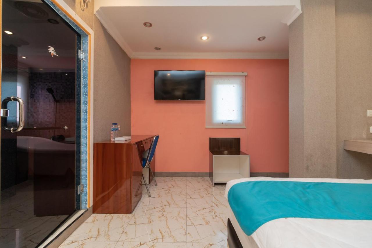 Sans Hotel Beauty Palembang Kültér fotó